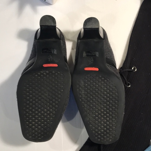 Aerosoles Charcoal Flannel “90’s Buckle” Mules - Picture 4 of 4